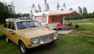 Solar Caravan Park - sylish car and caravan